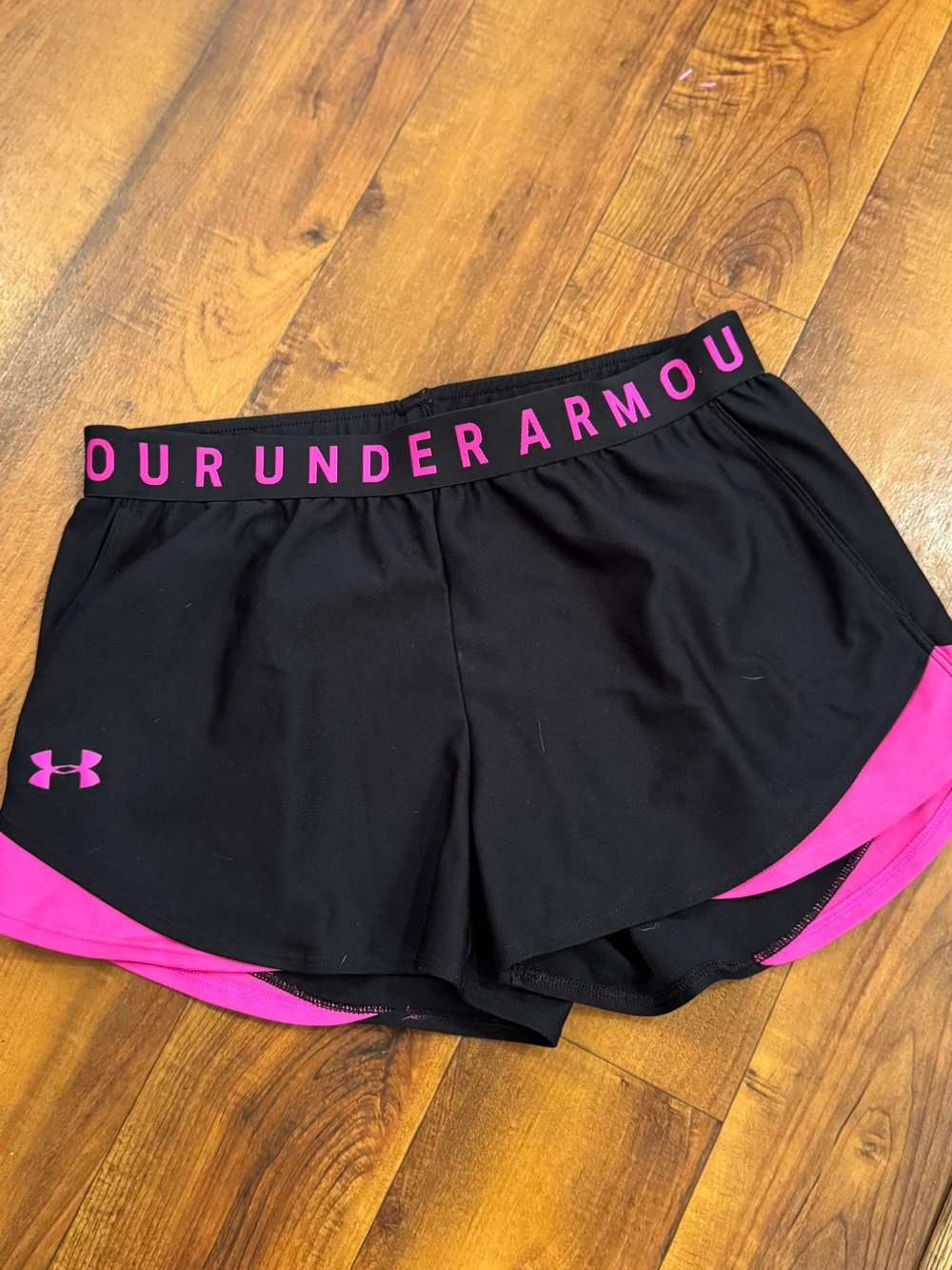 Under Armour Black fuchsia purple Trim Women's Athletic running shorts medium